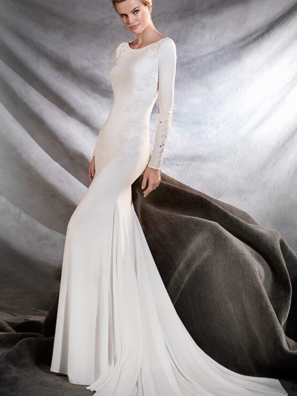 Pronovias Ivory Long-Sleeve Fitted Mermaid Wedding Gown